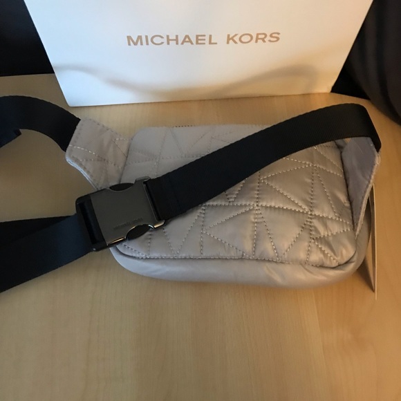 Vegan MICHAEL KORS Belt Bag quilted lightweight grey & silver NWT + Original box - Picture 13 of 13